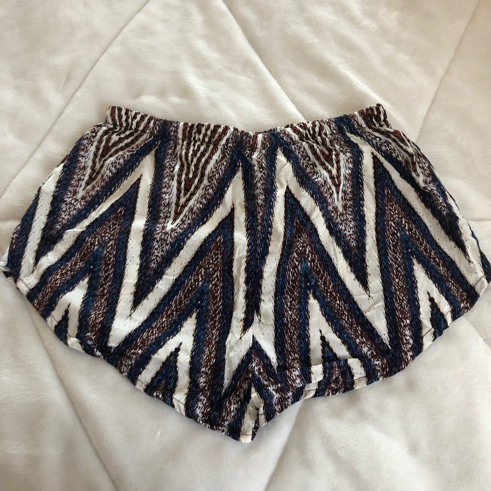 Shorts - Picture 3 of 5